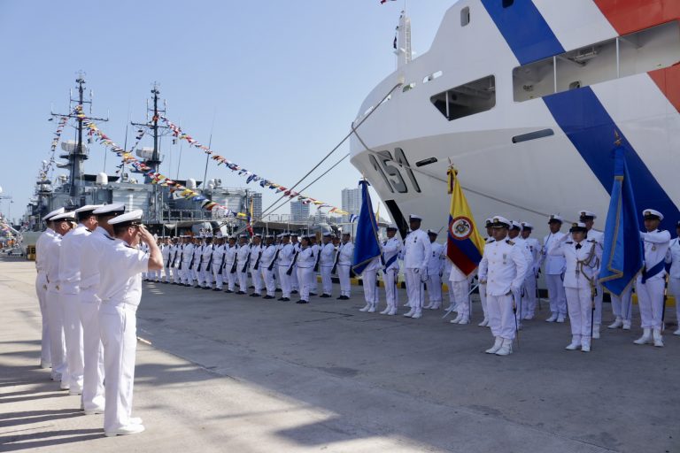 Lee más sobre el artículo Comienza la travesía del ARC “Simón Bolívar” hacia el continente Blanco